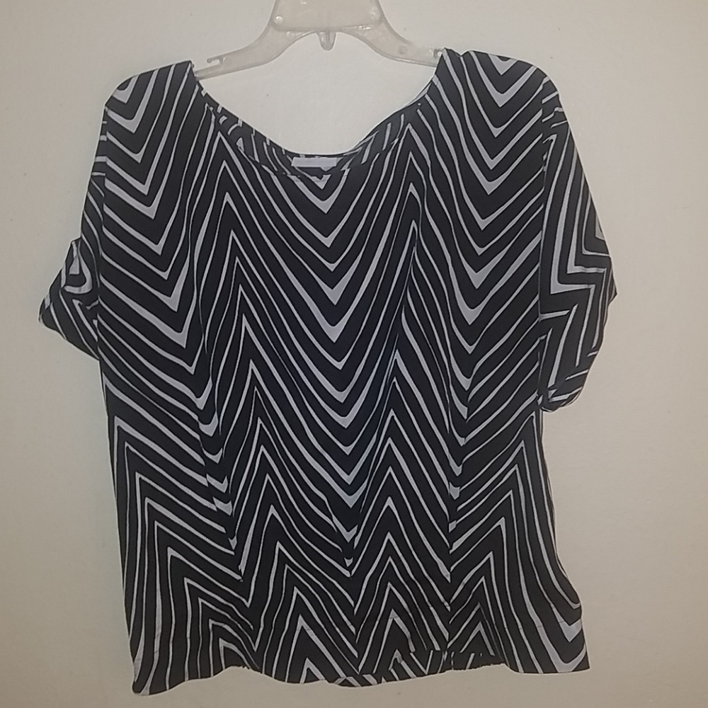Satin short sleeve blouse.